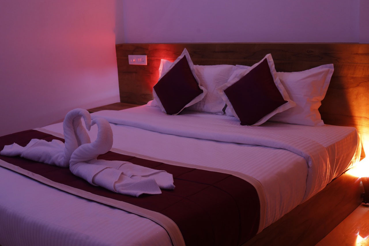 ramakkalmedu-holiday-inn---ac-room-6