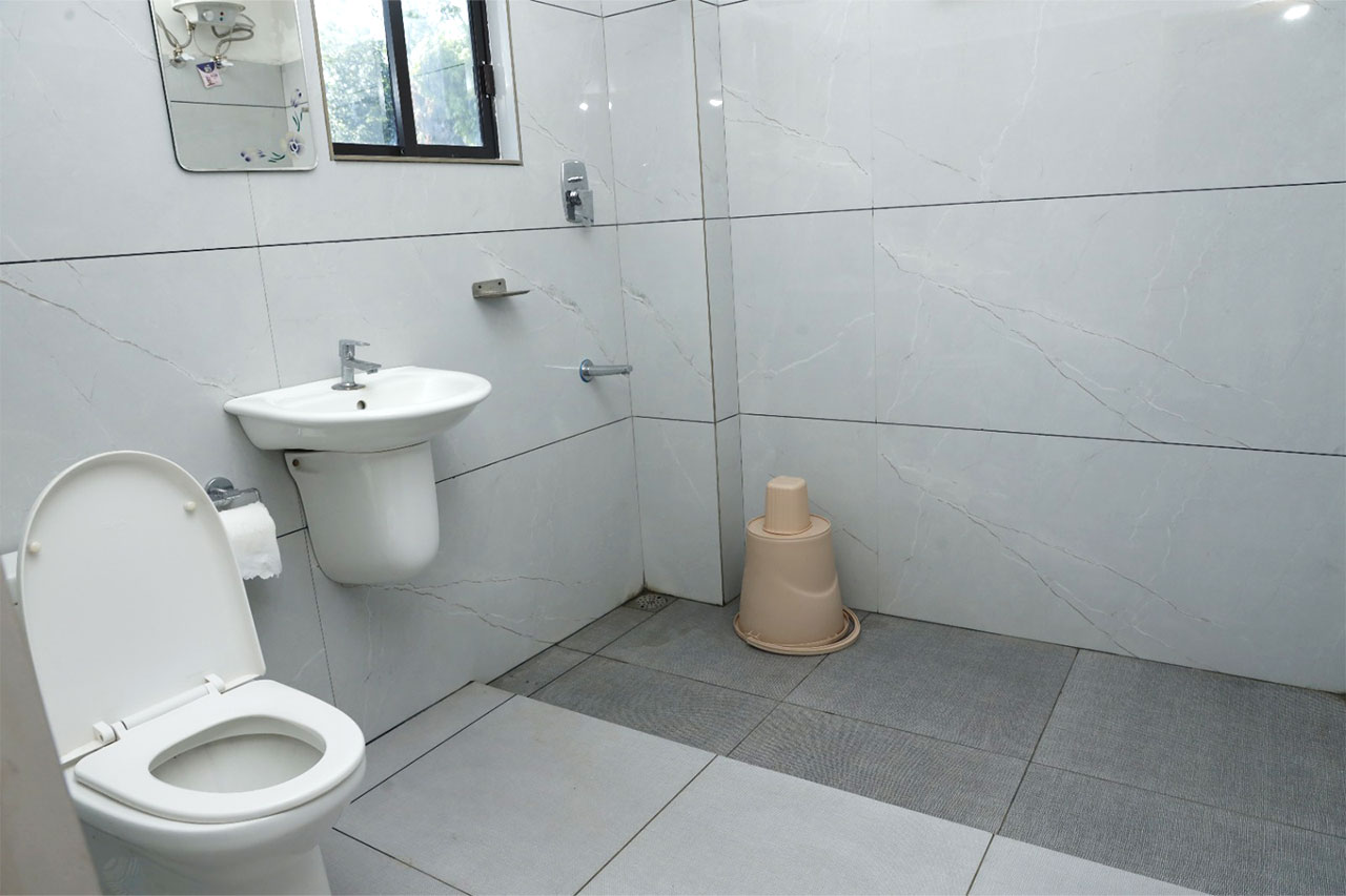 ramakkalmedu-holiday-inn---ac-room-7